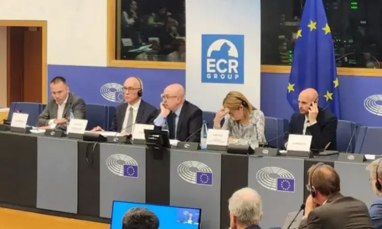 Ангел Джамбазки сигнализира ЕП и ЕК заради поредния пребит македонски българин в РСМ - Tribune.bg