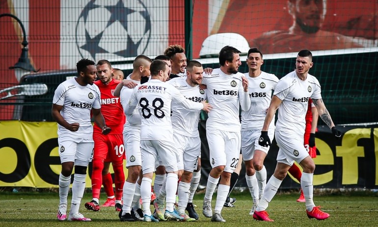 Славия с голово шоу срещу Царско село - Tribune.bg