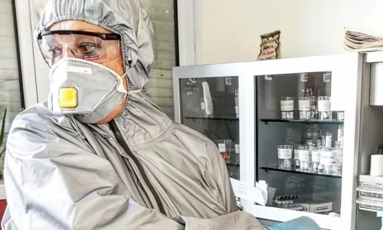 Специалистите от ВМА с първите български защитни облекла - Tribune.bg