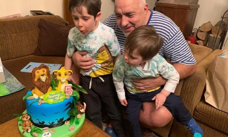 Малкият Бойко става на 5, увличал се по приказки за звездите и планетите - Tribune.bg