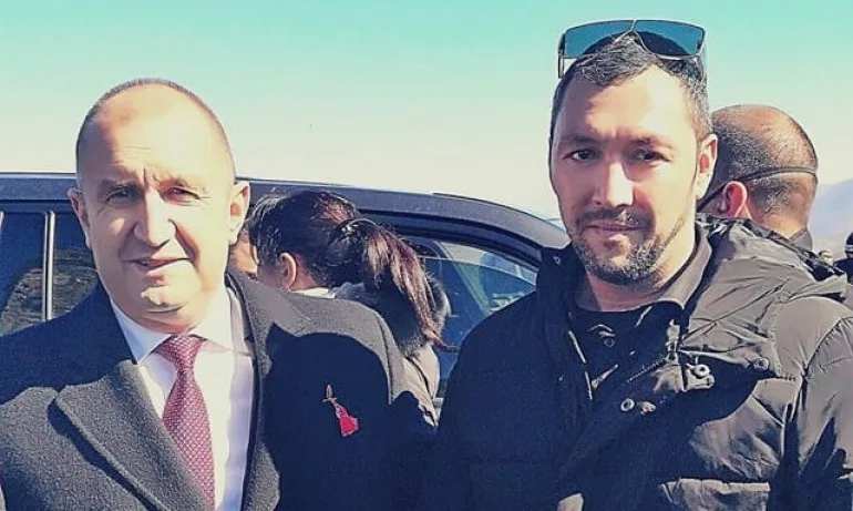 Лудият репортер отново се е снимал с Радев - Tribune.bg