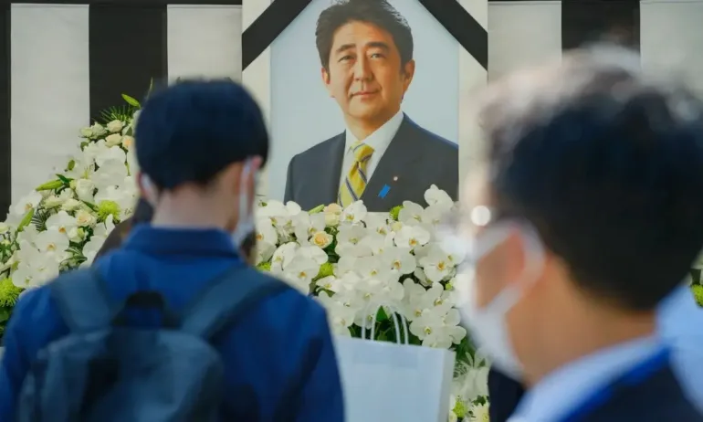 Япония се прощава с бившия си премиер Шиндзо Абе - Tribune.bg