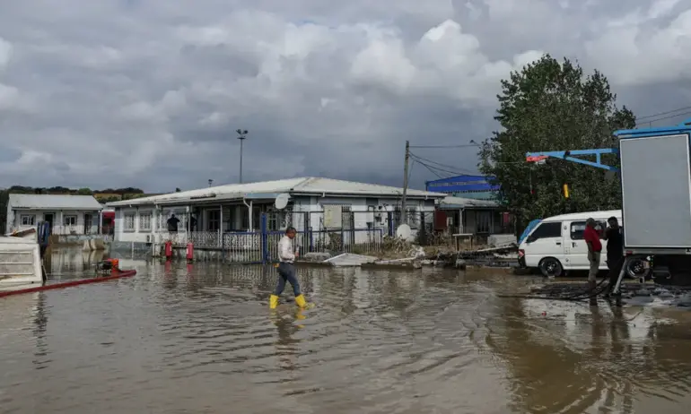Поройни валежи и свлачища в Турция, има жертви и щети - Tribune.bg