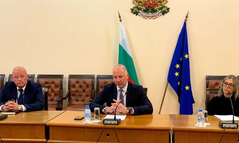 Росен Желязков: Търсим общ подход за подпомагане на засегнатите от пандемията фирми от автобусния сектор - Tribune.bg