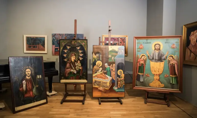 С екип на Софийска градска художествена галерия (СГХГ) реставрирахме четири икони, които