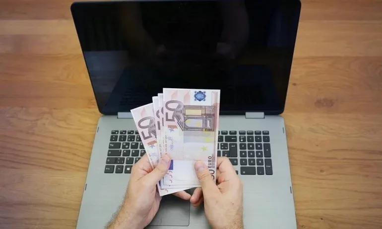 Искат постоянен арест за банковата служителка, източила 1млн. лв. - Tribune.bg