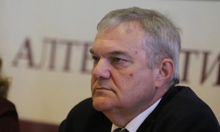 Румен Петков заподозря, че Туск има повече чекмеджета от Борисов - Tribune.bg