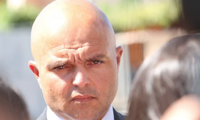 Главният секретар на МВР потвърди: Отнето предимство довело до катастрофата с Мая Манолова - Tribune.bg