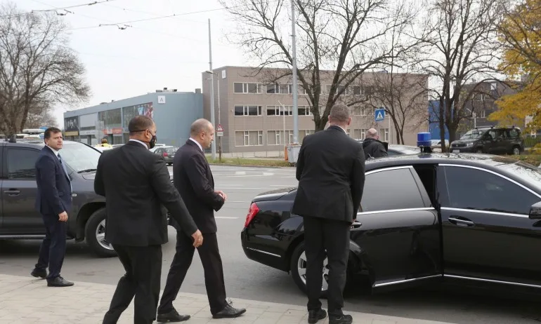 Радев на задушница: Мъртвият не ни е враг - Tribune.bg