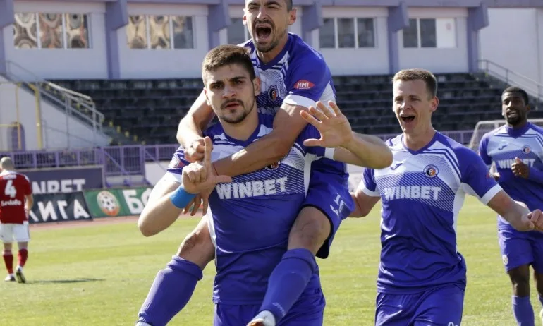 Етър се разделя с голмайстора си - Tribune.bg