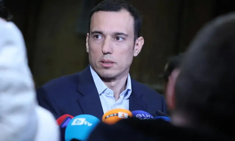 Въоръжени гавази пазят Васил Терзиев в Алма Матер (СНИМКИ) - Tribune.bg