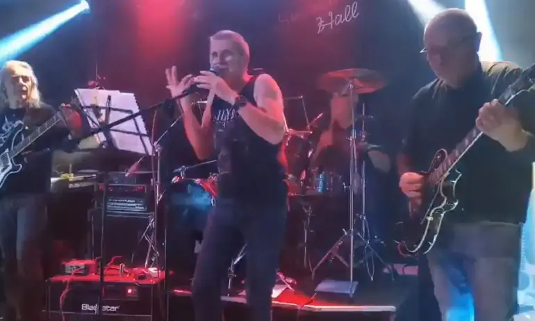 Скрити таланти: Здравният министър има рок група (ВИДЕО) - Tribune.bg