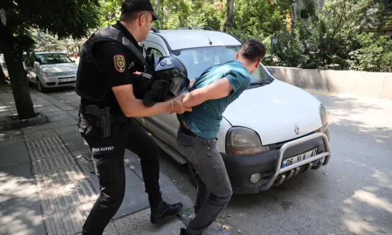 Акции в гей барове и домове на ЛГБТК активисти в Турция, разследват 162-ма - Tribune.bg