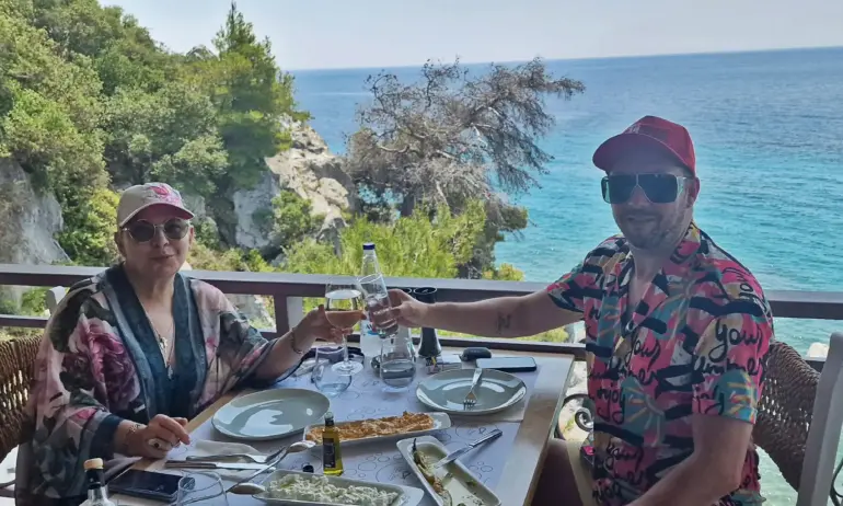 Предозиране: Веселина Томова откри летния сезон с вино в Гърция - Tribune.bg