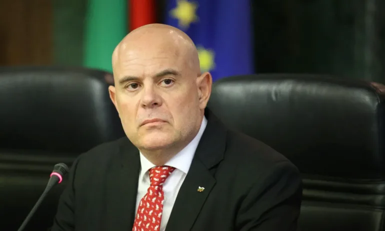 Главният прокурор е получил преписката за предсрочното му освобождаване - Tribune.bg