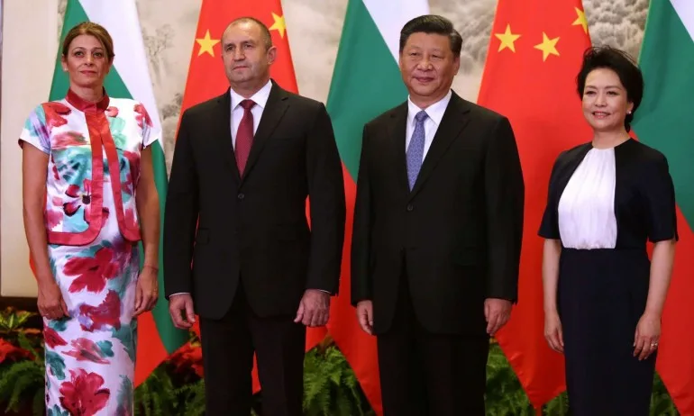 Радева с цветна китайска дреха, китайската първа дама – с безупречен европейски стил - Tribune.bg