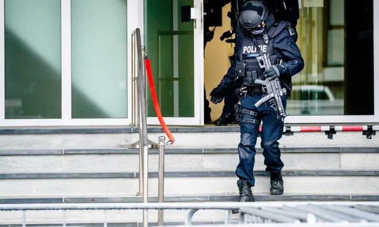 В Нидерландия разкриха най-голямата лаборатория за синтетични наркотици в историята - Tribune.bg