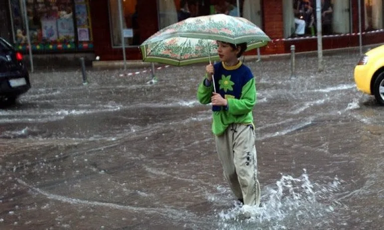 Обилни валежи и ниски температури ни очакват днес - Tribune.bg