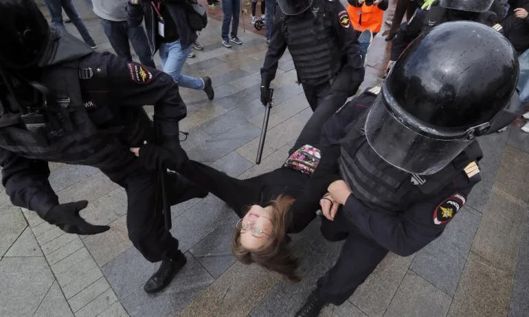 Над 800 души са били задържани на протеста в Москва, има много пострадали - Tribune.bg