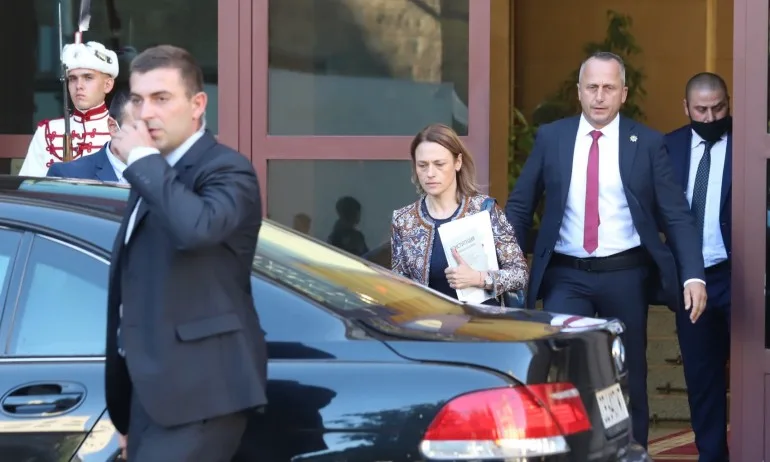 Митева: Бюджетът трябва да се обсъжда в Народното събрание, а не в Президентството - Tribune.bg