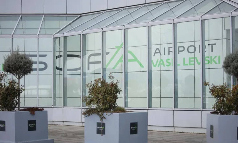 Операторът на софийското летище посочи виновника за блокираните 300 души - Tribune.bg