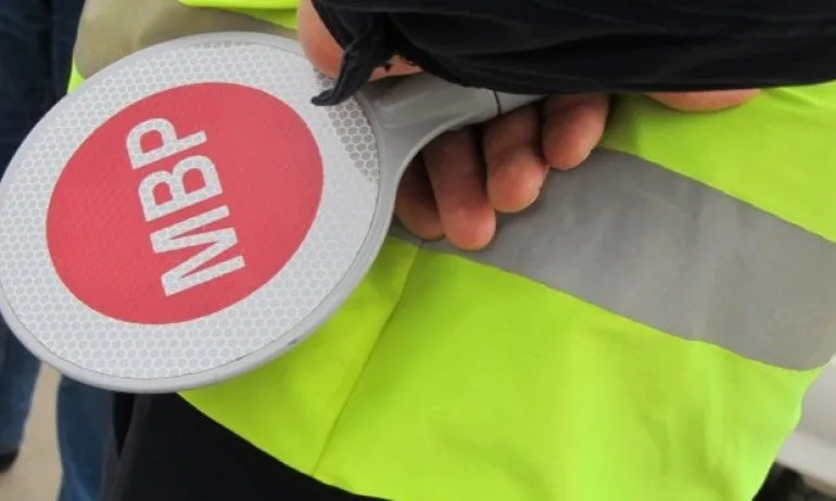 18-годишен ползва униформата на баща, за да се прави на полицай - Tribune.bg