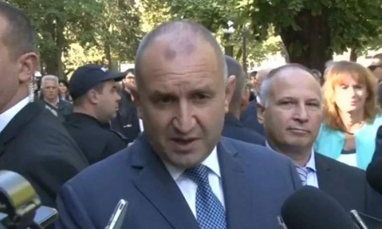 Предозиране: Юмрукът на Радев обединявал българите - Tribune.bg