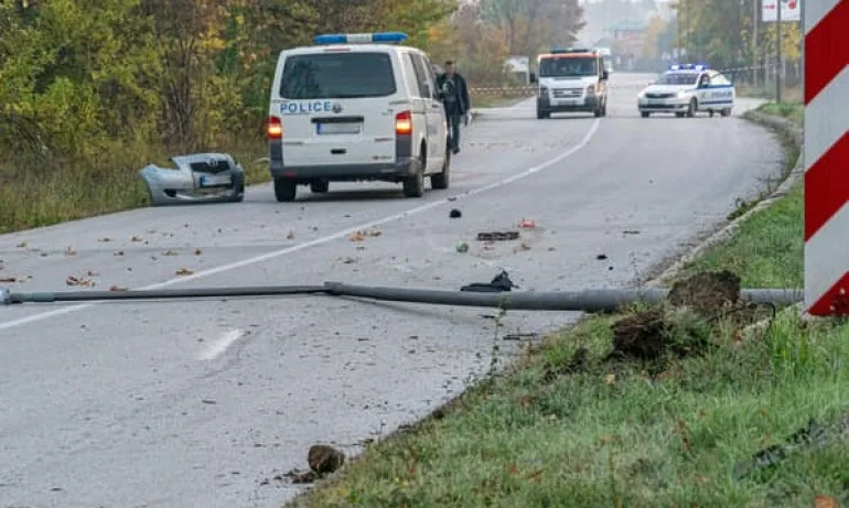 Младо момиче загина след удар в стълб край Ботевград - Tribune.bg
