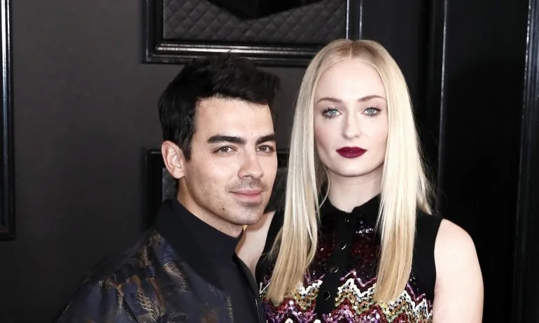 Санса от Игра на тронове роди момиченце - Tribune.bg