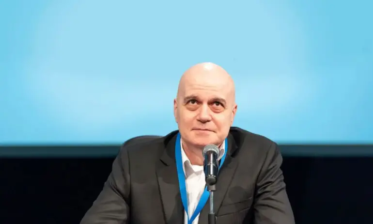 Слави Трифонов: Днес не е просто почивен ден, а празник на силата и смелостта - Tribune.bg