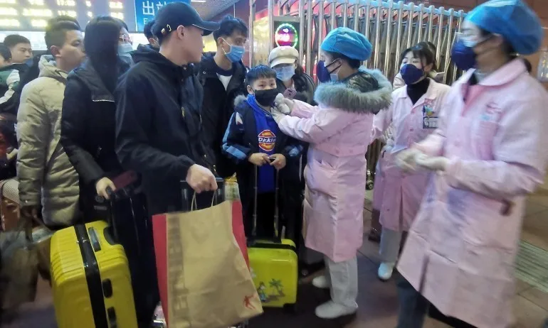 Тримата българи ще отпътуват утре от Ухан - Tribune.bg