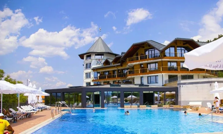 Нинова на СПА с депутатите, после сред народа - Tribune.bg