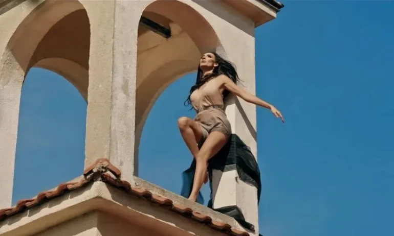 Клипът на разголената чалга изпълнителка от храма в Ковачевци е даден на прокуратурата - Tribune.bg