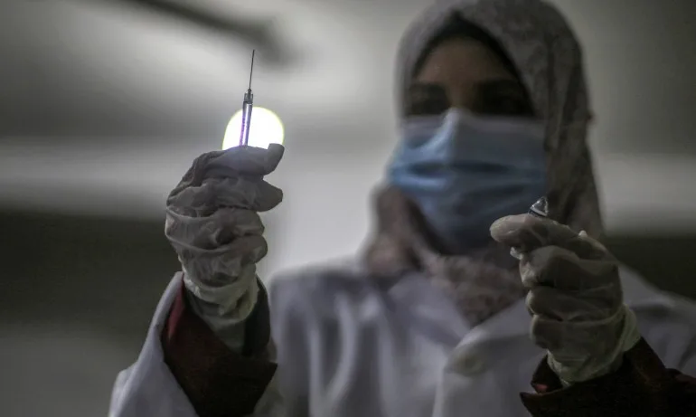Израел ще ваксинира с трета доза всички над 60 г. - Tribune.bg