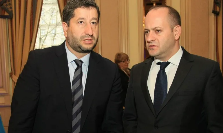 От поредицата Г*з, ти си нашто знаме и Бай Х*й: ДСБ не искат да са баджанаци с премиера - Tribune.bg