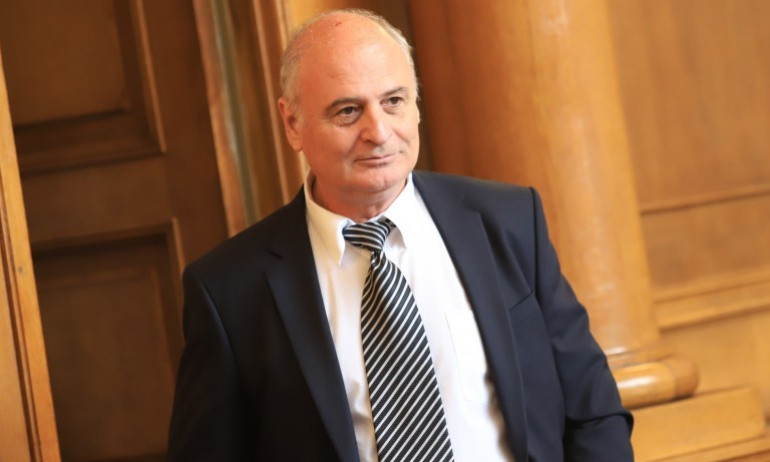 Радулов от пръв критик на Петков и Василев до отцепник - Tribune.bg