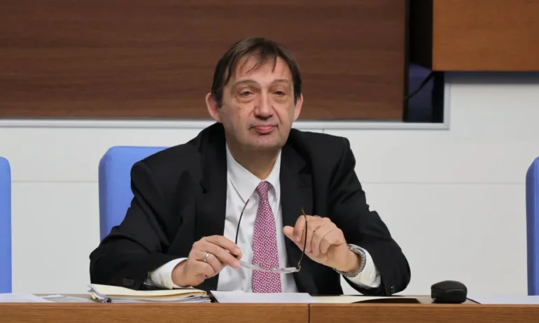 Изслушват министър Шишков в парламента заради свлачището на пътя Смолян - Пампорово - Tribune.bg