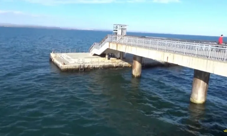 Две деца се удавиха, след като скочиха от Моста в Бургас - Tribune.bg