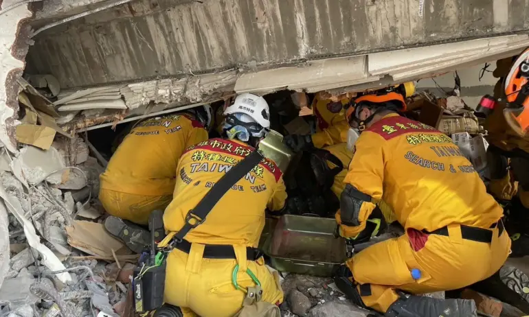 Хората крещяха: Спасителните дейности след труса в Тайван продължават, а жертвите се увеличават - Tribune.bg