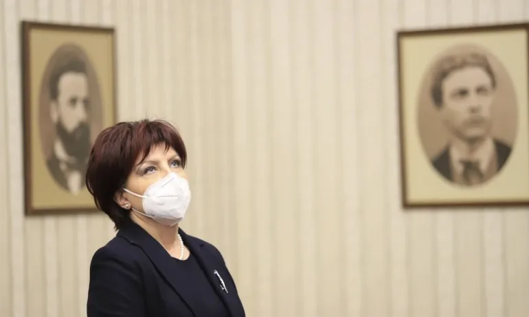 Караянчева: Шефът на Областно пътно управление-Кърджали е освободен по донос - Tribune.bg