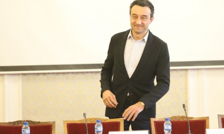 Даниел Лорер: Българската страна ще търси неустойки, ако договорът за F-16 не бъде изпълнен - Tribune.bg