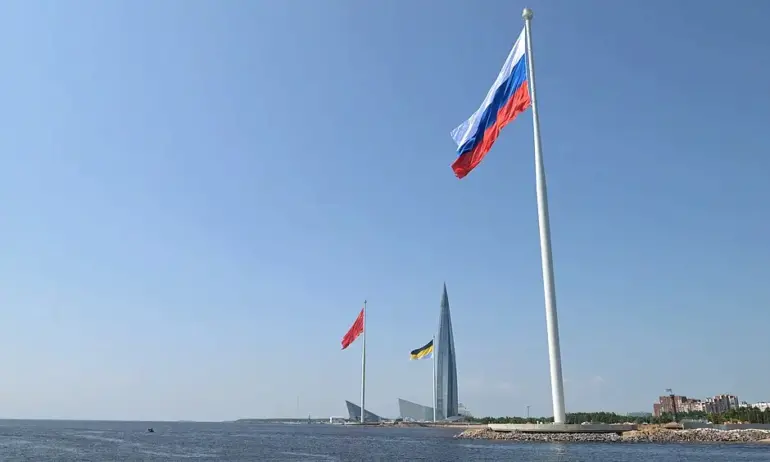 И Санкт Петербург се сдоби с пилони – 3 по 180 метра - Tribune.bg