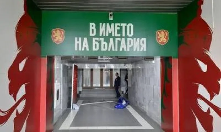 Уникални надписи надъхват лъвовете за мача с Черна гора - Tribune.bg