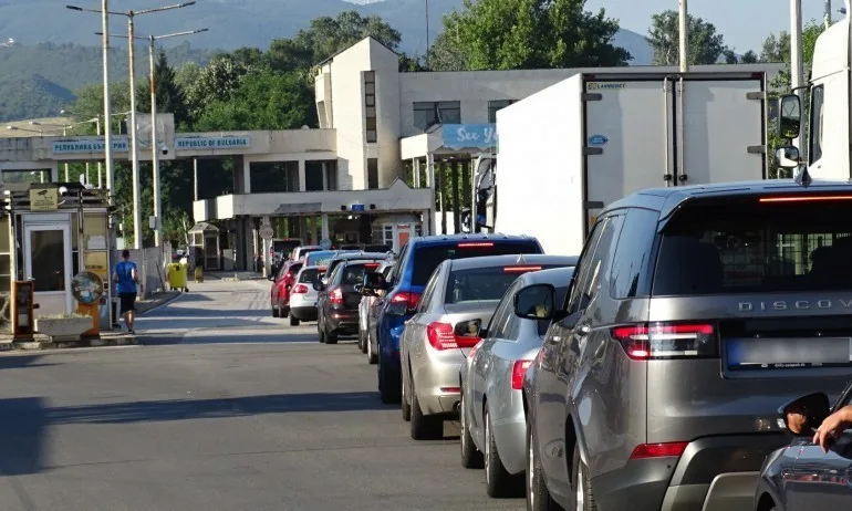 Гърция облекчава трафика на Кулата - Tribune.bg