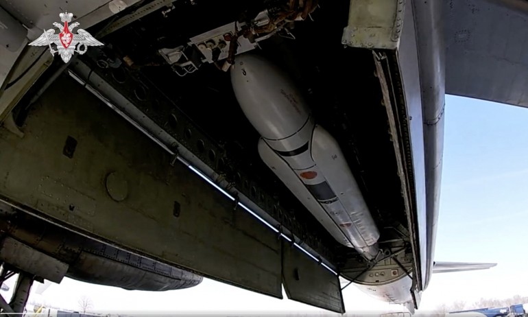 Руските военновъздушни сили съобщават, че са унищожили ракетен арсенал в