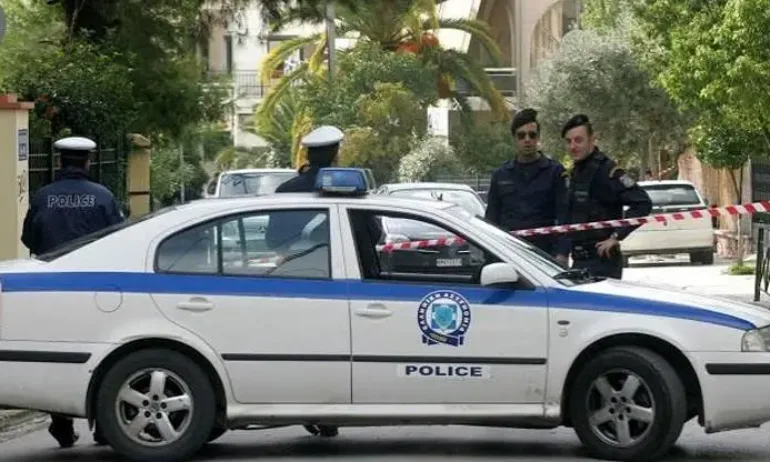 Изоставена раница избухна в Атина, ранени са четирима - Tribune.bg