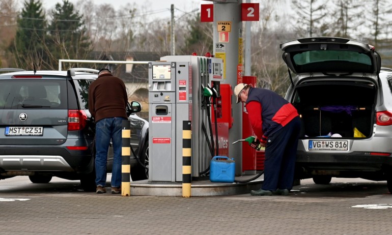 За да овладее кризата: Германия освобождава петрол от резерва си - Tribune.bg