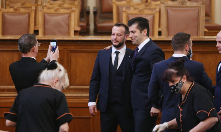 Галъп: 65% вярват, че кабинетът сам си е виновен, че падна - Tribune.bg