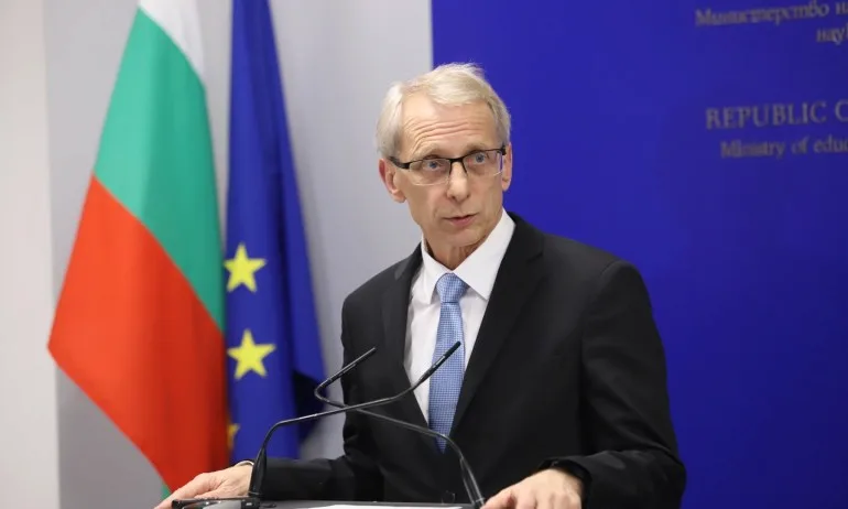 Тестват малките ученици 2 пъти седмично, връщат ги в клас на 10 ноември - Tribune.bg