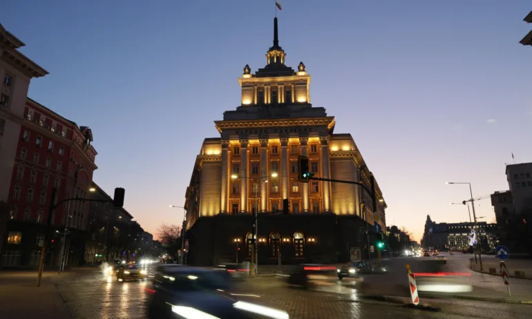 Парламентът ограничи секциите за гласуване извън ЕС с промени в Изборния кодекс - Tribune.bg
